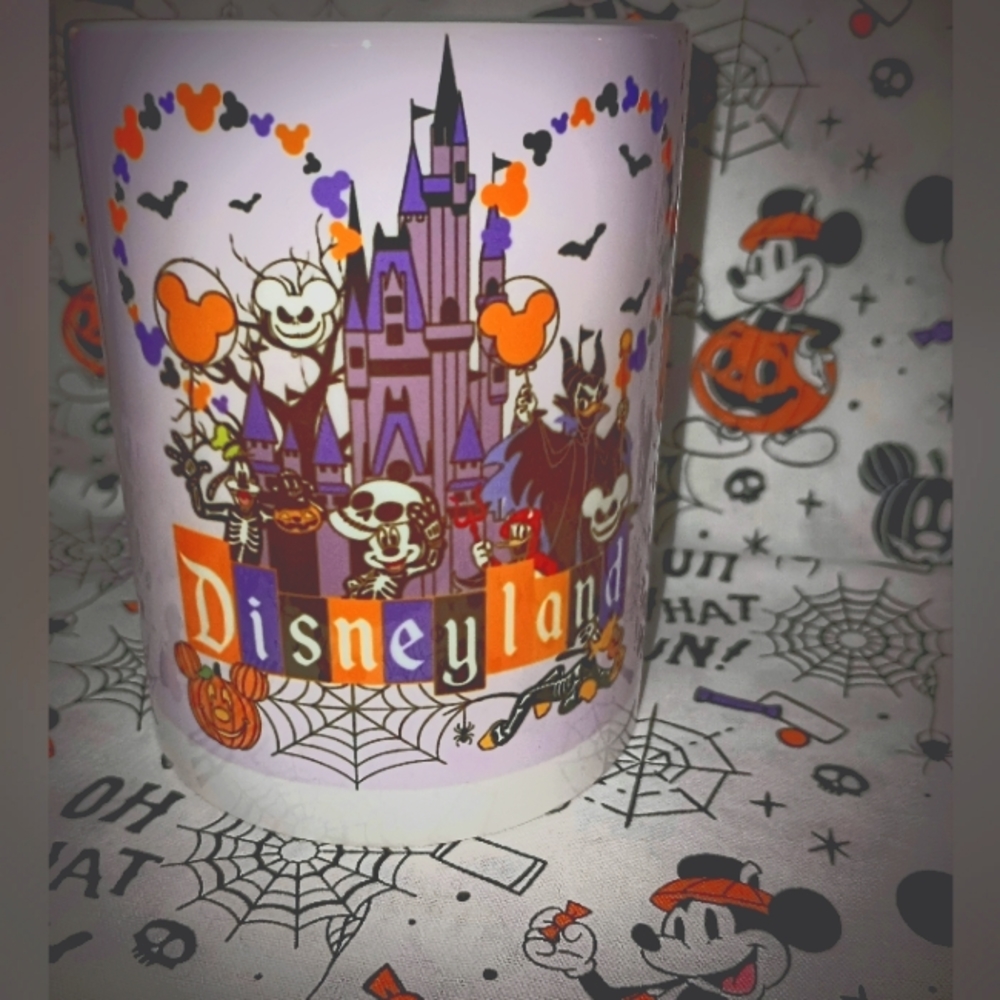 NEW! 15OZ DISNEYLAND HALLOWEEN MUG!